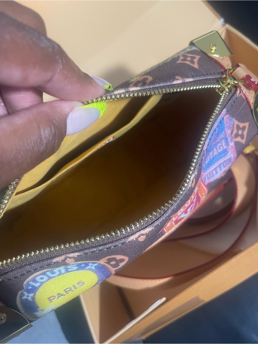 Patches Trunk Bag - Picture 7 of 15